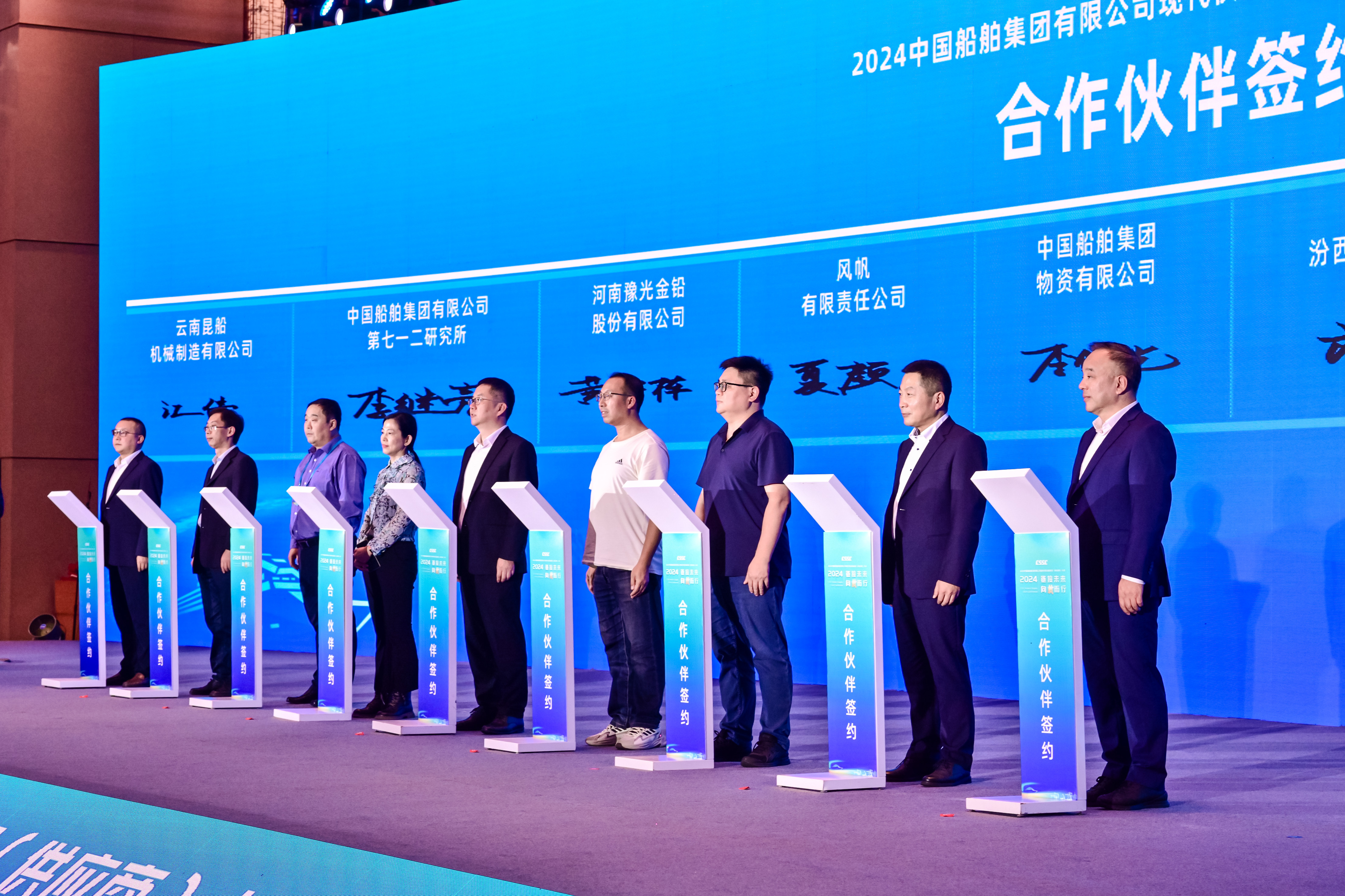 威海拓展签约（卢）侧面.png