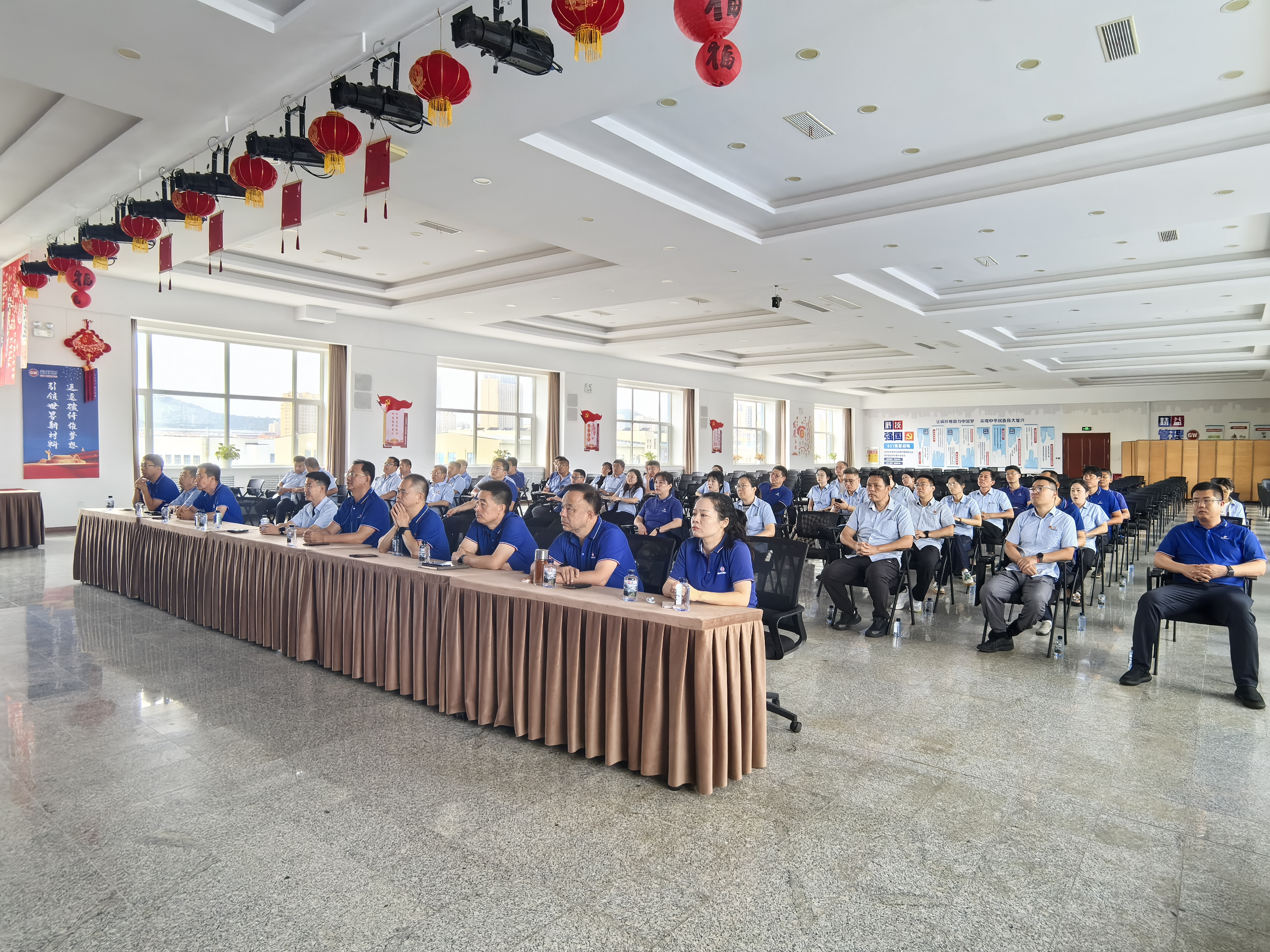 公司组织旁观.jpg